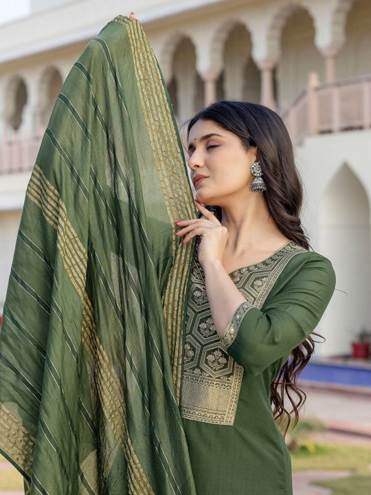 imgi_65_deee9d4a-53e9-4561-ac09-0e26699d956a1748449041214-SKYLEE-Women-Woven-Design-Regular-Sweetheart-Neck-Kurta-with-5